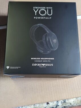 ARMANI EXCHANGE STRONGER WITH YII POWERFULLY - wireless headphones